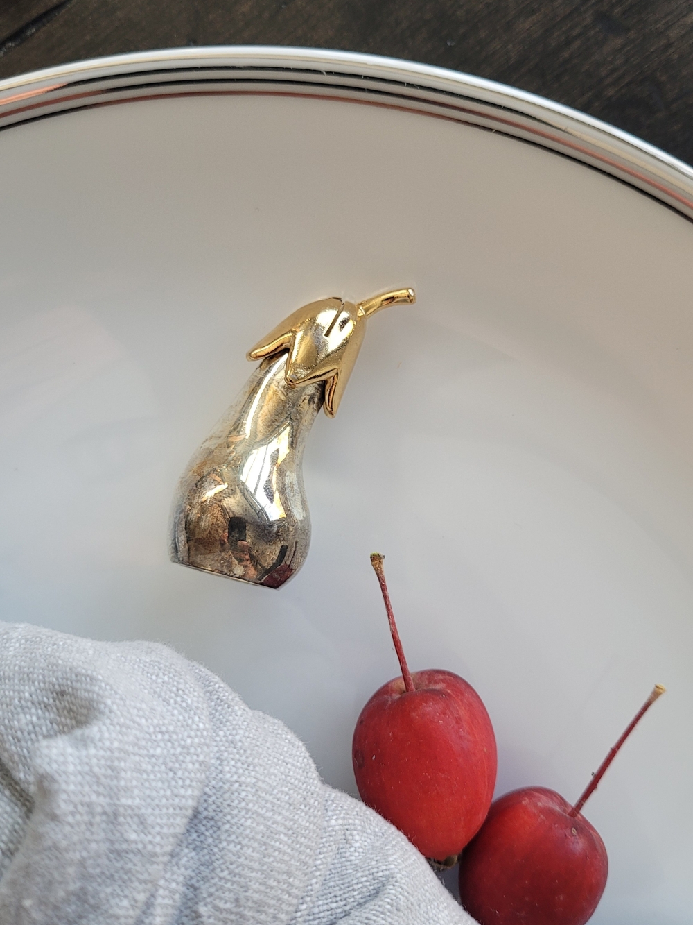 18 x Gold Tone Eggplant Placecard Holder For Dining Setting
